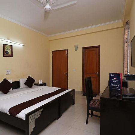 Oyo 6608 Sector 56 Hotel Badshahpur Kültér fotó