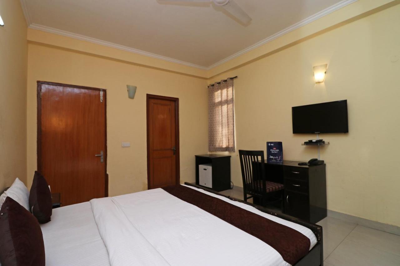 Oyo 6608 Sector 56 Hotel Badshahpur Kültér fotó