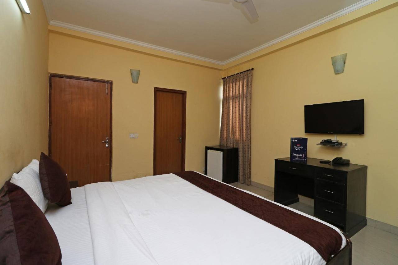 Oyo 6608 Sector 56 Hotel Badshahpur Kültér fotó